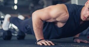 腕立て伏せだけで腕太くなる？