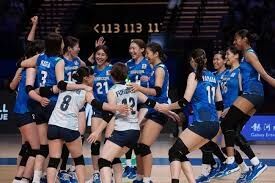 女子バレーチーム、着用したユニフォームをチャリティーオークションに出品！