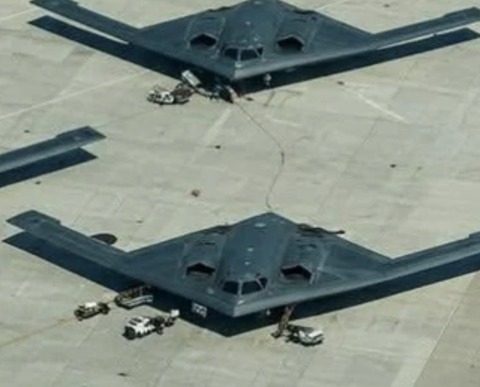 【画像】B2戦闘機がデカすぎると話題にｗｗｗｗｗｗｗｗｗｗｗｗｗｗｗｗｗｗｗｗｗｗ