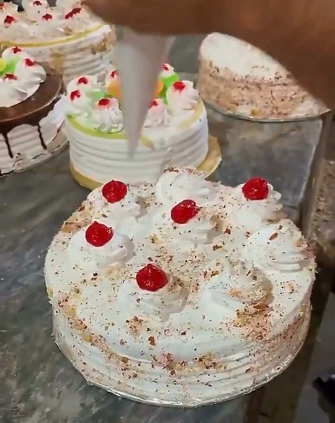 【動画】インド人「ケーキつくるぞ」右結果W
