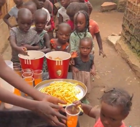【動画】アフガキにKFCを配る