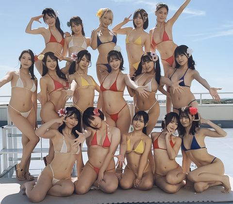 【画像】水着まんさんの公開ビュッフェ、開催される