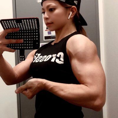 ジムで帽子被ってトレーニングしてる女の子いるけど