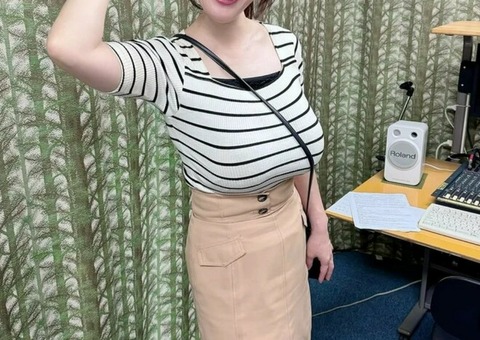 【画像】ドスケベアタシコボディの元NHK女子アナ(43)、写真集付きCDの発売決定！！