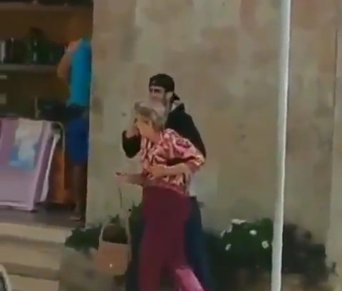 【閲覧注意⚠️動画】ババアを人質にした犯人の末路…