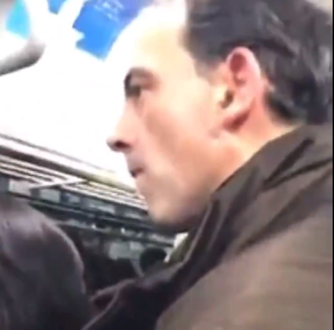 【動画】外国人、日本の電車で痴漢をしていたwwwwww