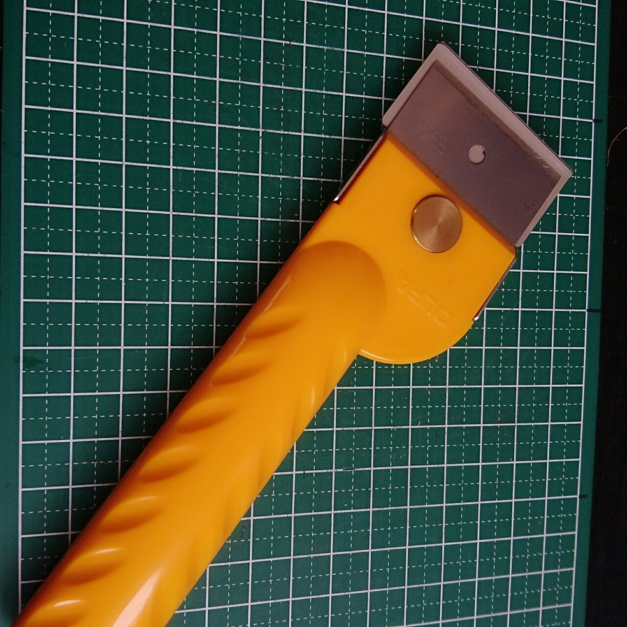 別たちと革包丁とカッターと 革遊び Irie Gardenの革遊び 別たちと革包丁とカッターと 革遊び Irie Gardenの革遊び