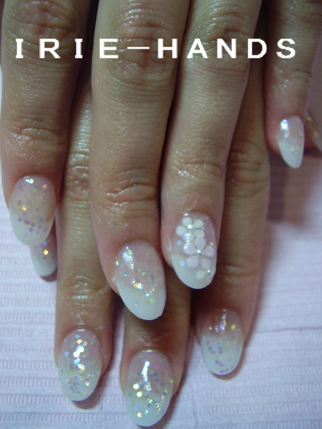 白グラデに３連お花３ｄスカルプ ネイリストｍｉｋｉのｉｒｉｅネイル日記