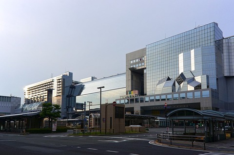 1024px-130609_Kyoto_Station_Kyoto_Japan03s3