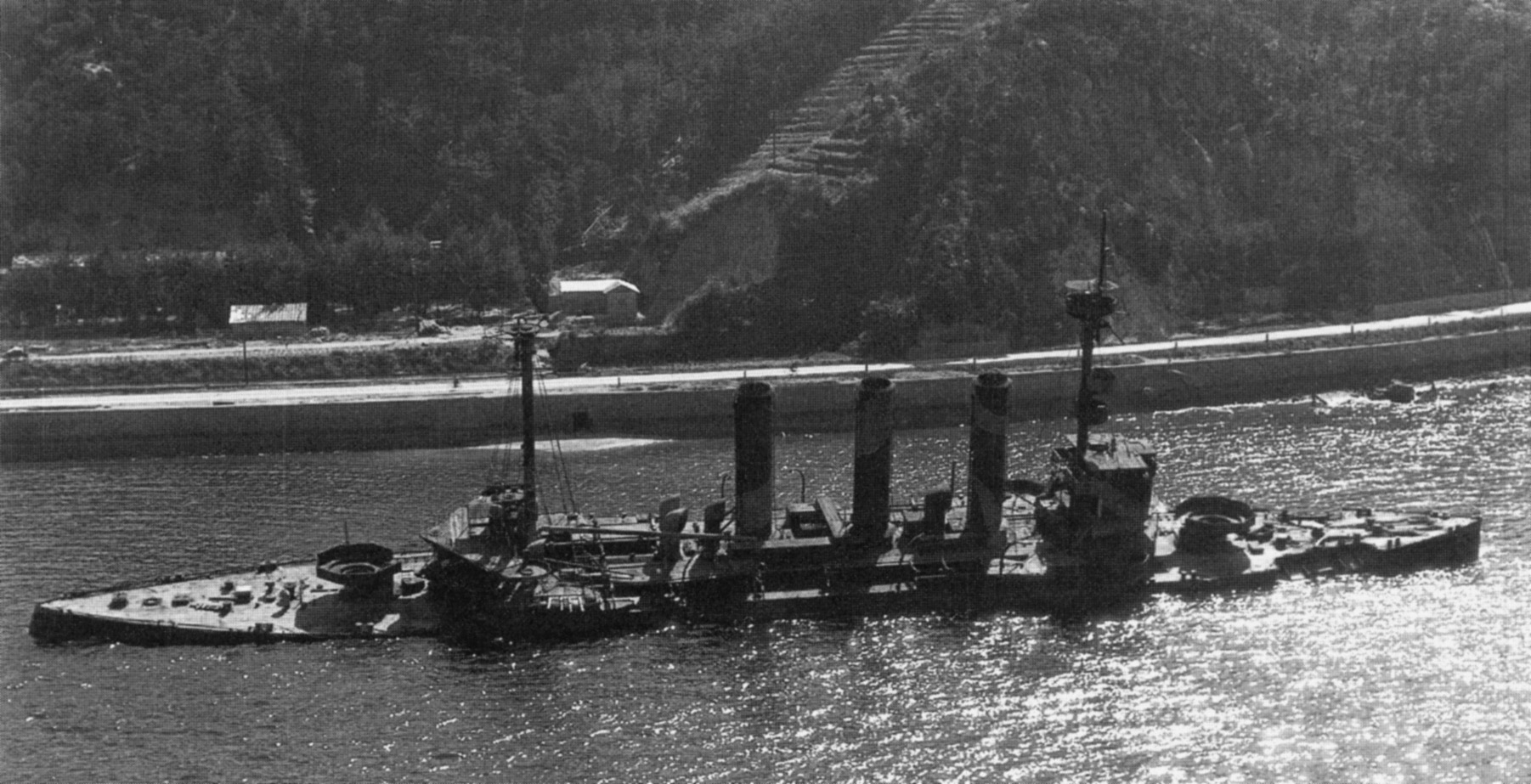 MONOCHROME SPECTER      一等海防艦 磐手　Cruiser Iwate 1933    コメントトラックバック
