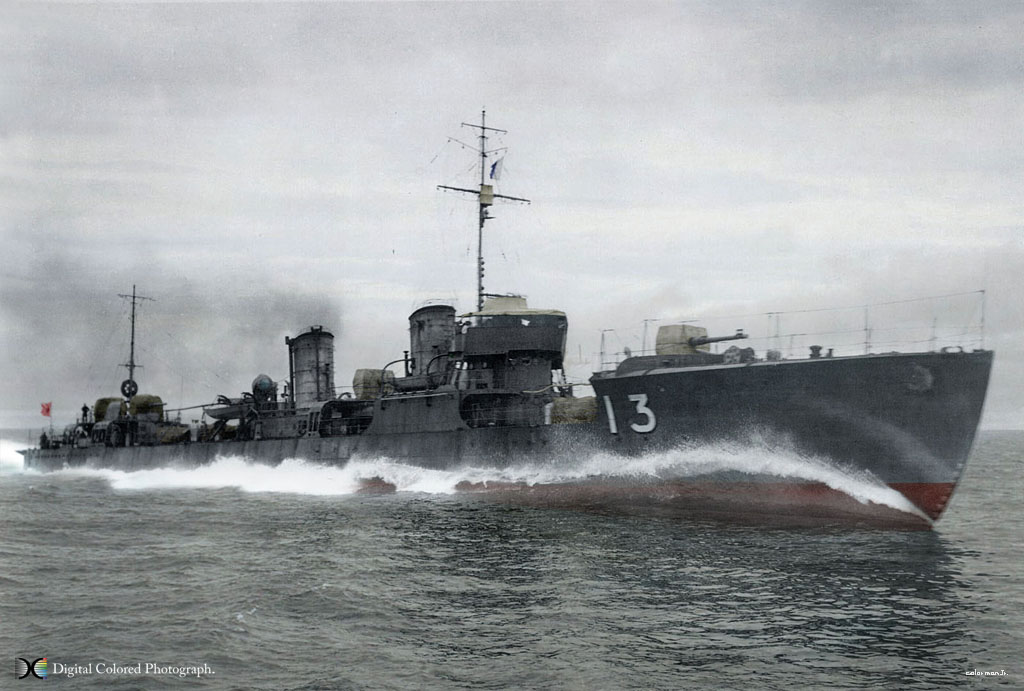 大正年在馆山冲实验中的第13号驱逐舰神风级的疾风号.