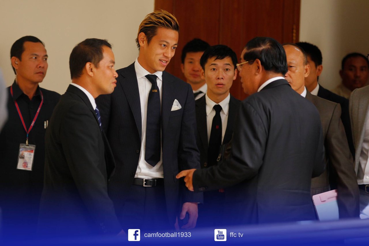 海外の反応 香川真司と有名人 本田圭佑がカンボジアでサッカークリニックを開催 イロヤクな世界