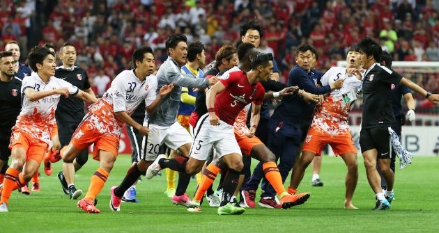 海外の反応 済州の選手が暴挙 浦和選手の顔にエルボーを見舞う Acl イロヤクな世界