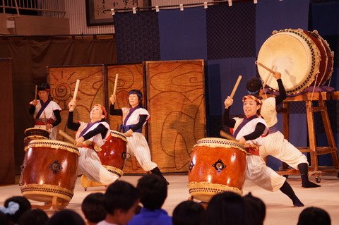 牛と欅平土間