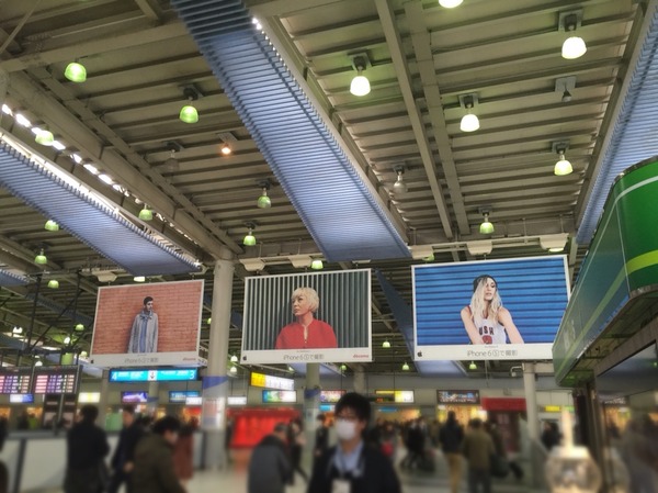 品川駅 広告 iPhone 6sで撮影