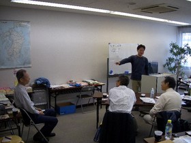 古瀬様が指さす