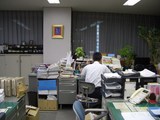 机後ろ姿