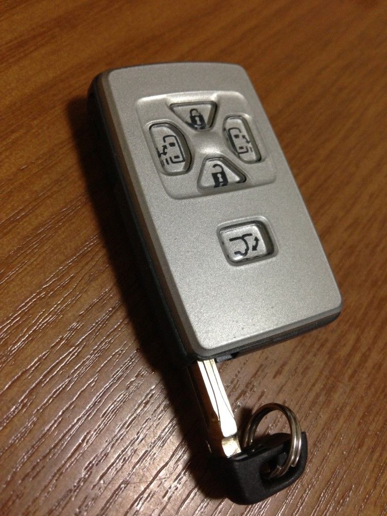 スマートキーの電池交換 子供と遊ぼう