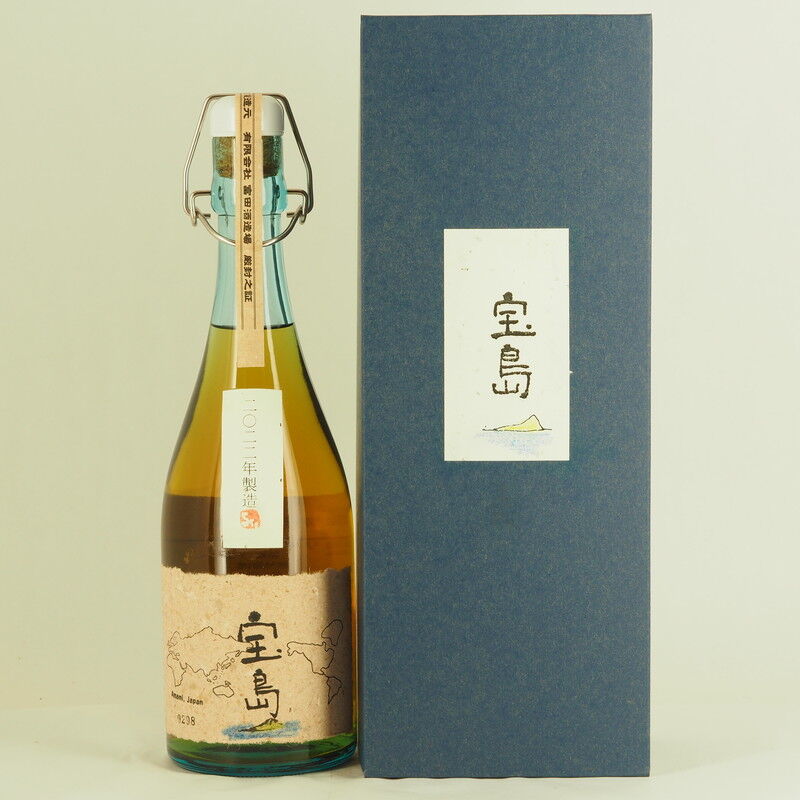 黒糖焼酎(リキュール)】「宝島 樫樽貯蔵 2022」入荷致しました