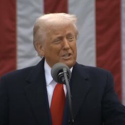 【悲報】トランプ「日本はバカげた自動車検査（6mの高さからボウリングの球を落としヘコんだら不合格）をやめろ」