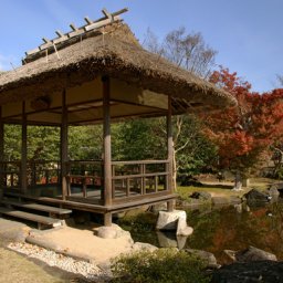 庭に東屋みたいなの作ったんだけどホラーになっちゃった