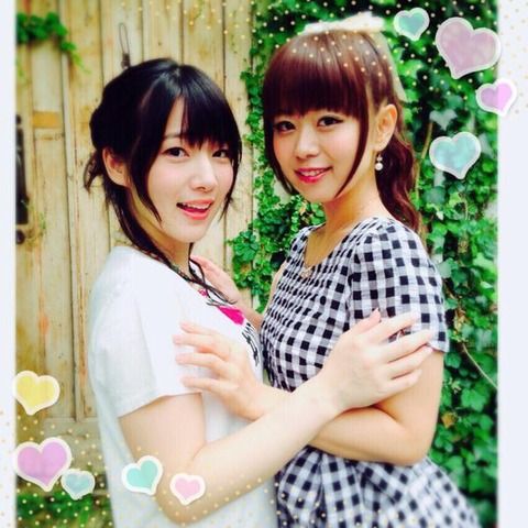 声優の井口裕香が内田真礼の乳揉んでるこの画像