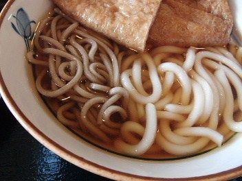 “うどん” と “そば” どっち好き？