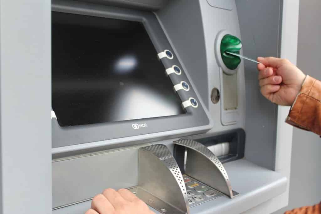 75歳以上のATM利用、上限30万円に… 特殊詐欺対策で警察庁検討