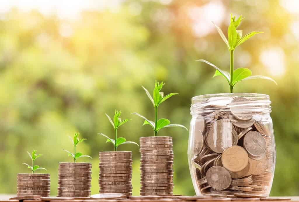 最低賃金、過去最大６３円引き上げへ　全都道府県で１０００円超えに