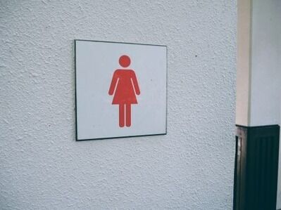【話題】国土交通省「トイレの待ち時間を男女平等にすべきだ」←これ・・・・