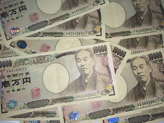 【悲報】ワイ派遣社員年収200万円で泣く