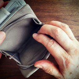「もう二度と行きたくない…」年金18万円の72歳祖父、GWのテーマパークで“1日18万円”を喪失