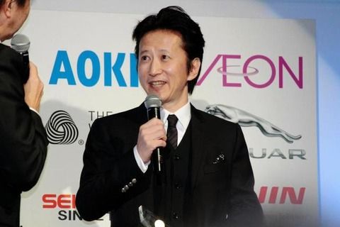 【速報】ジョジョ作者、荒木飛呂彦の「第45回ベストドレッサー賞」56歳受賞の容姿が若すぎると話題！どう見ても30代～40代にしか見えない件！ネット「スタンド・波紋の効果？」