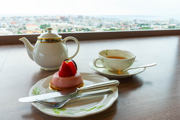 「スカイバー カプリコン」の『ケーキセット』（石垣市大川）【いしつーグルメ】