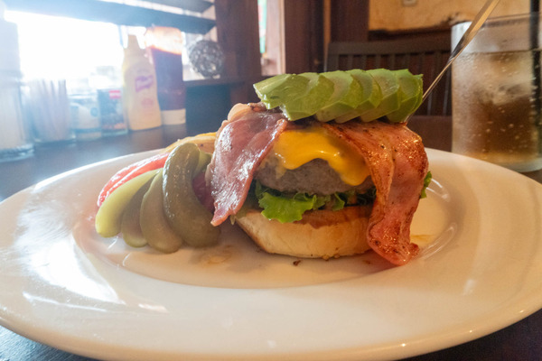 cornersgrill-24043011