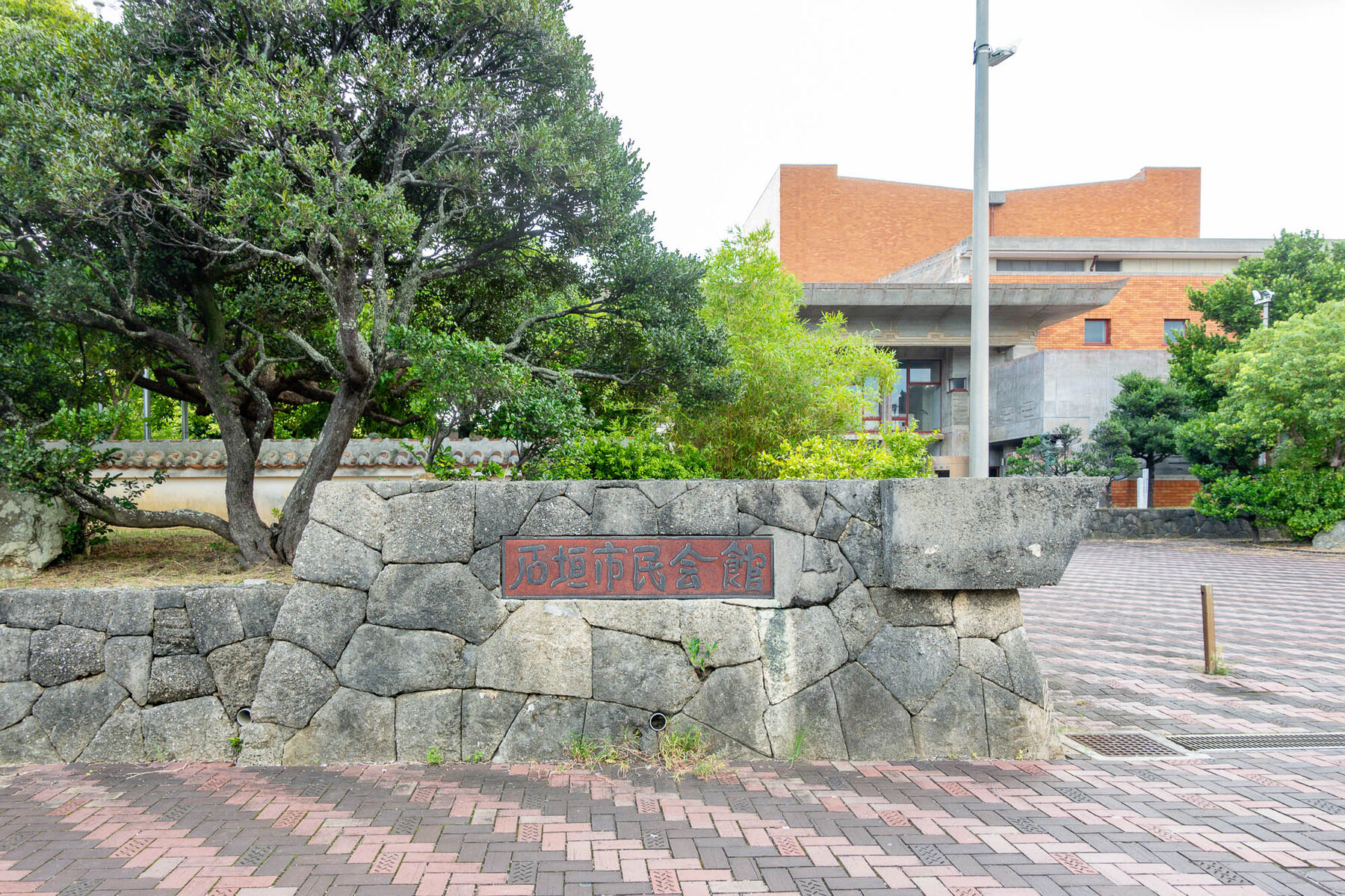 沖縄の名建築7選」に石垣島の建物が2つ選ばれてる : 石垣