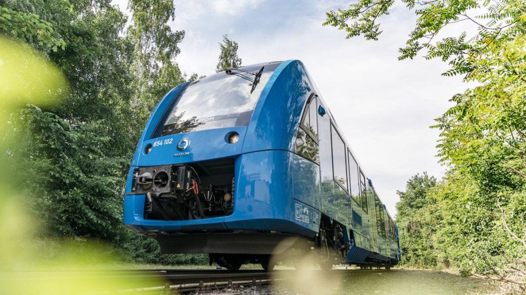 世界初の水素動力列車『コラディア・アイリント（Coradia iLint）』がドイツで商用運行開始