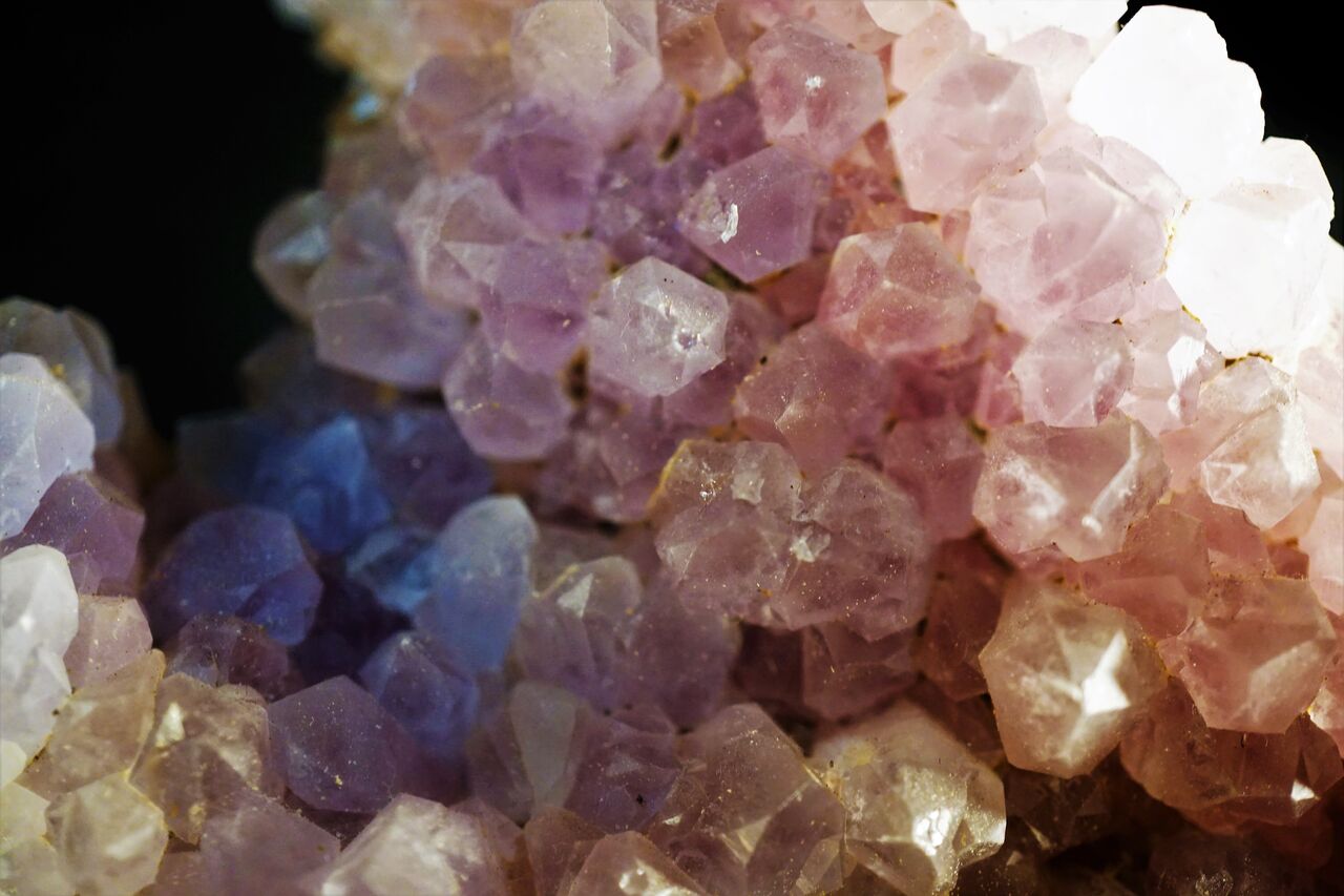 くつろぎカフェタイム 天然石、五十年前以上鹿児島で採取した石です