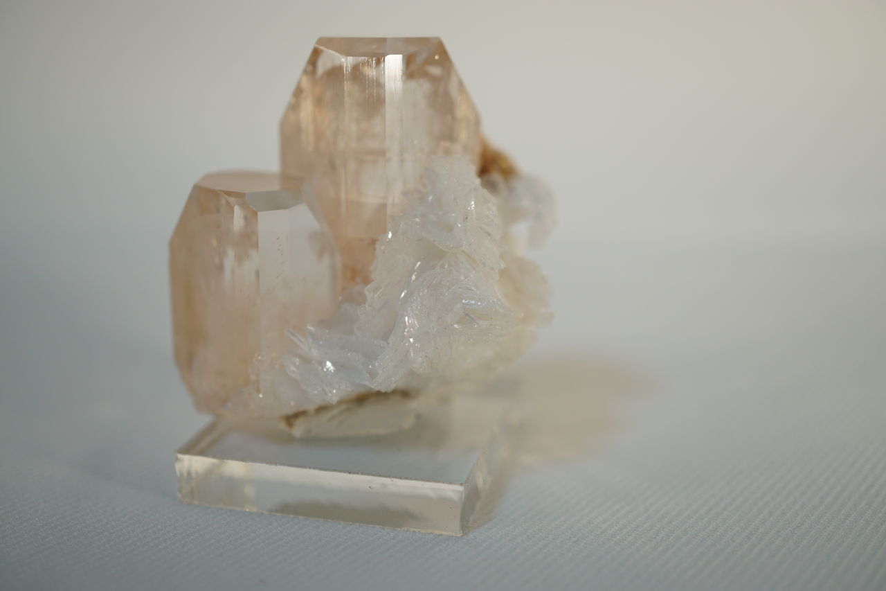 ☆超珍品！パキスタン シガール渓谷産 トパーズイントパーズ