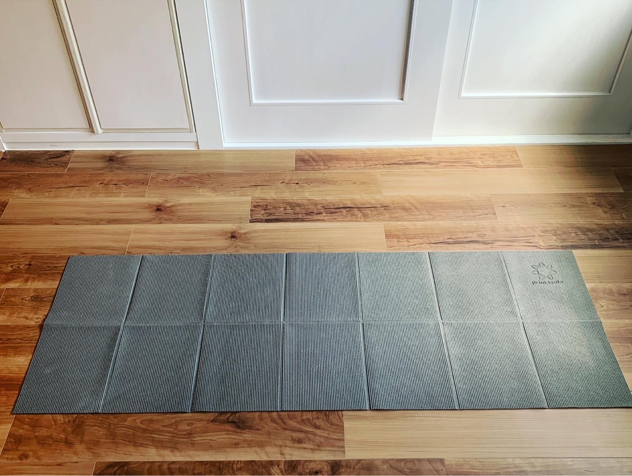 毎日のトレーニングに欠かせないヨガマットの収納方法 片づけの向こう側 奇跡の3日片づけ 夢をかなえる7割収納 Powered By ライブドアブログ