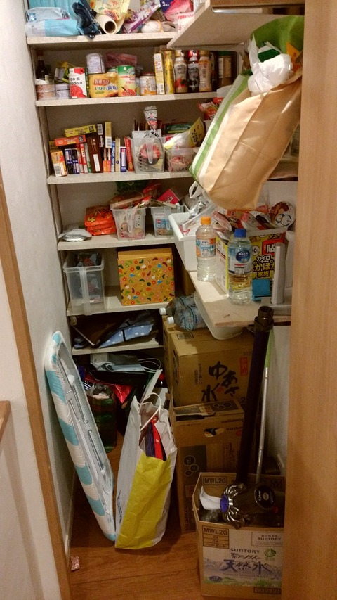 2階 キッチン食品庫・リビングダイニング_180428_0008