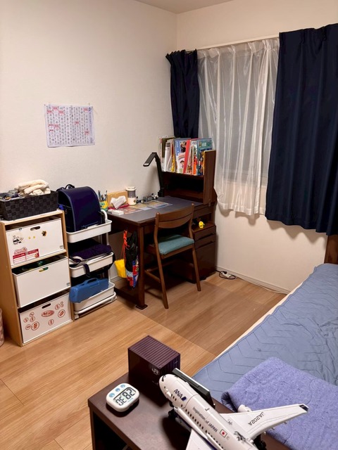 LINE_ALBUM_二階　寝室　5.5畳（航の部屋）_251028_2