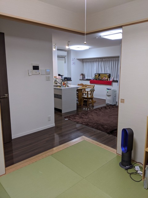 ofeaf0f6aecb70cd3d23f26af09b65829_29523541_200306_0016