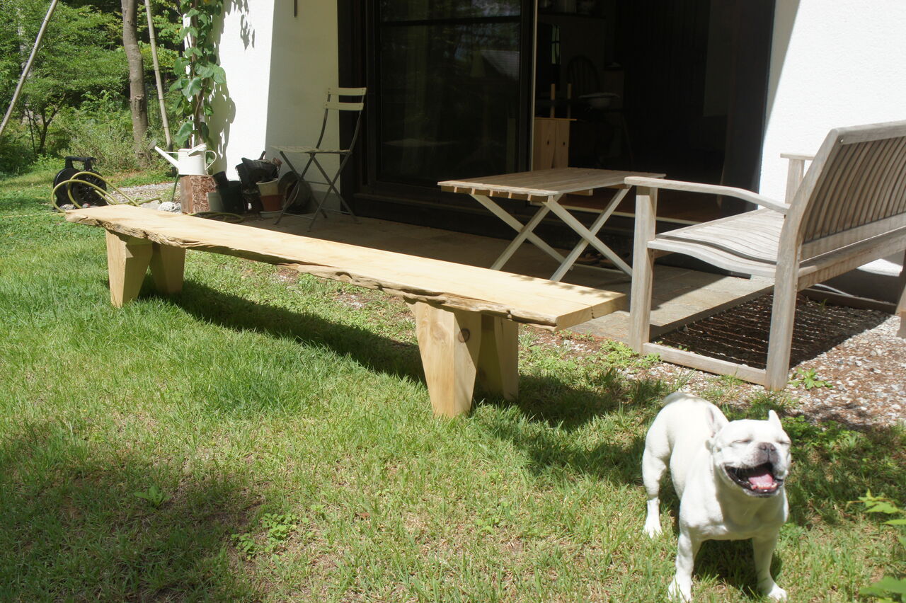 一枚板のベンチ ワンちゃんのご飯台 石塚木工製作日記 猫の手借りて家具つくり