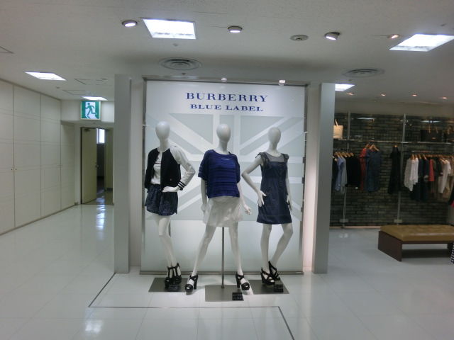 伊勢丹松戸店 バーバリー ブルーラベル の息をのむディスプレイ O 14 4 24 平松 徹のインテレクチャル ライフ