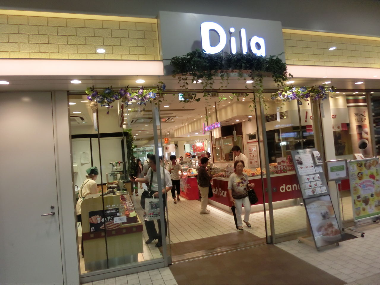 Jr津田沼駅の Dila津田沼 こじんまりしていますが ちょっと素敵な駅ナカ 平松 徹のインテレクチャル ライフ Jr津田沼駅の Dila津田沼 こじんまりしていますが ちょっと素敵な駅ナカ 平松 徹のインテレクチャル ライフ