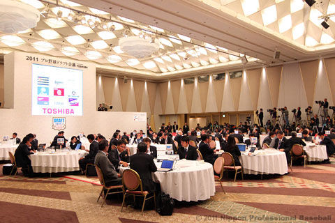 ドラフト会議の舞台裏動画に隠された阪神タイガースの戦略と葛藤とは？