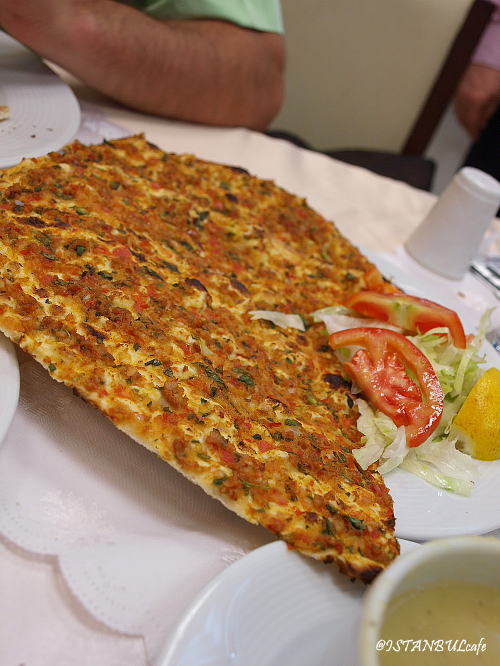 名物サチカブルマ トルコ的羊肉の鉄板煮込みかな イスタンブール写真日記 名物サチカブルマ トルコ的羊肉の鉄板煮込みかな イスタンブール写真日記