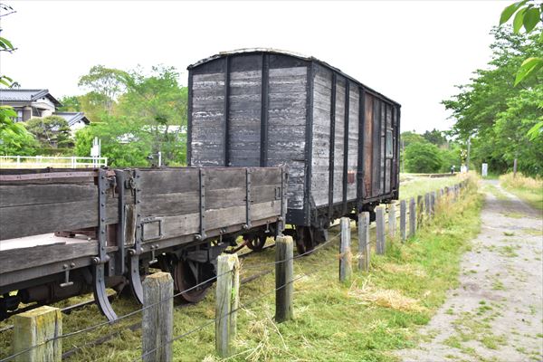 里見駅に超古い貨車と無蓋の荷物車ー小湊鉄道ー 飯給 南市原 里山便り 里見駅に超古い貨車と無蓋の荷物車ー小湊鉄道ー 飯給 南市原 里山便り