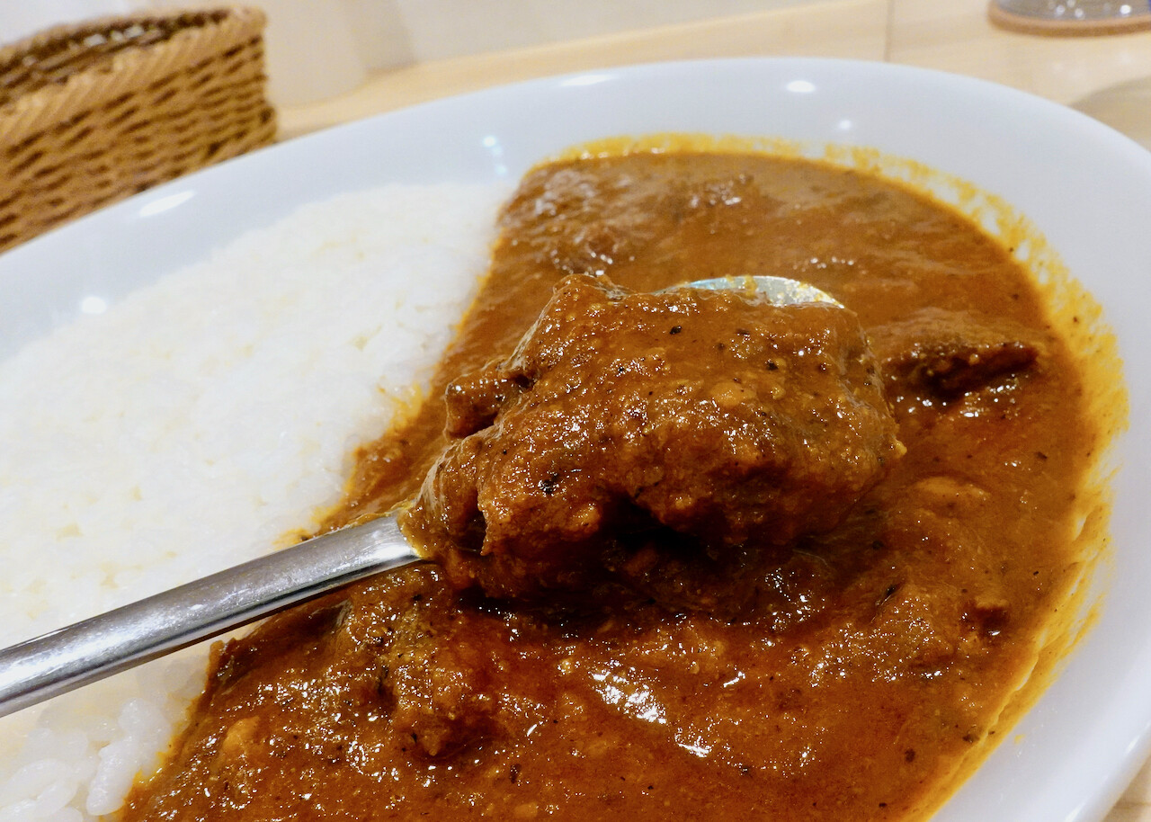 カレー オリエンタルバル桃の実 小川町郵便局向かい 神田小川町三丁目 10 7開店のカレー屋さん Journaux 出挙 親力親為